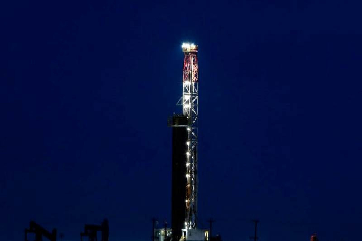 Oil prices continue to rise on supply worries