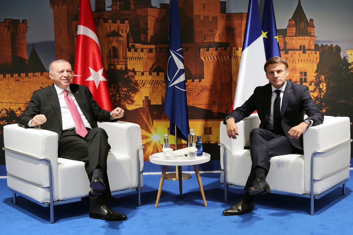 Erdogan meets with Macron