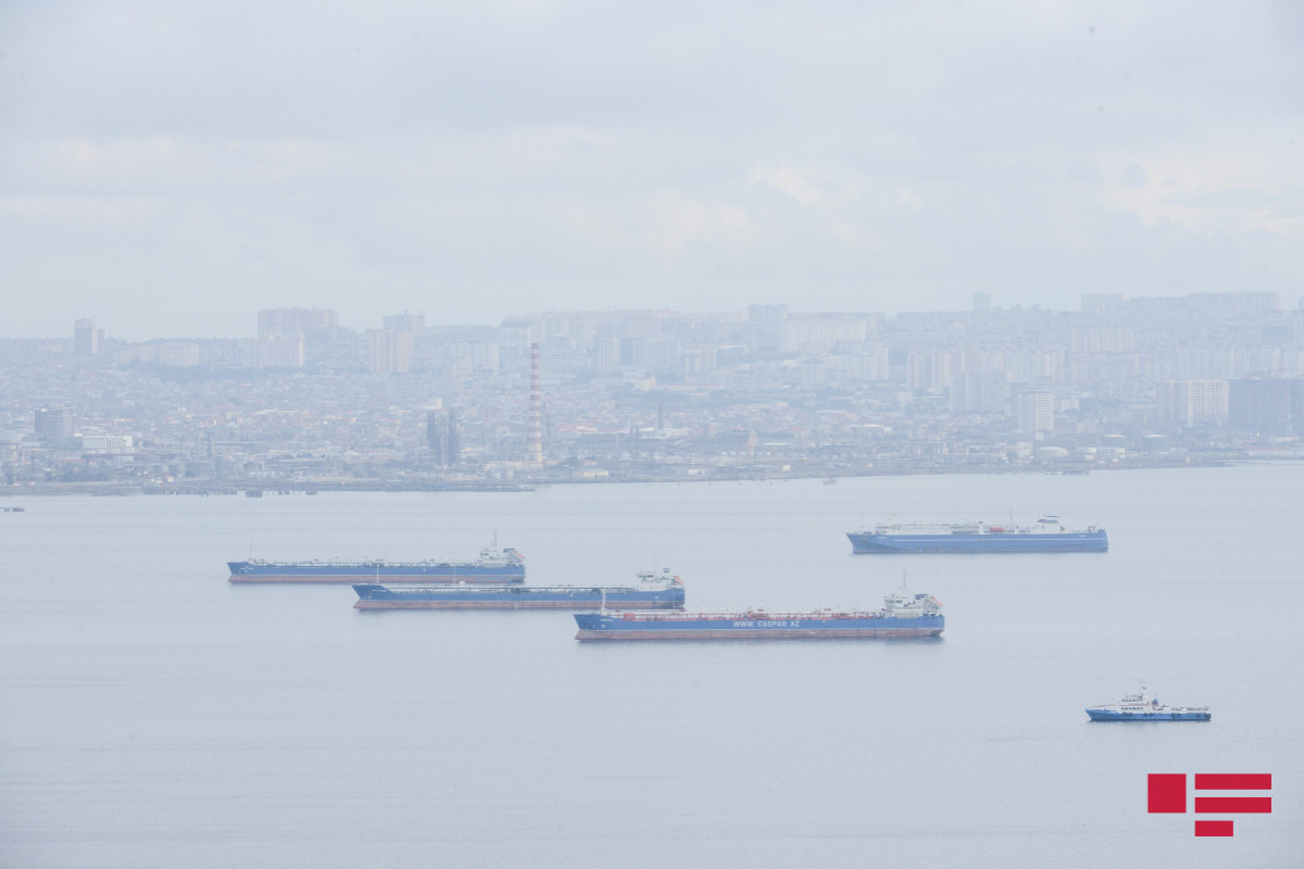 Azerbaijani President orders to award maritime transport workers