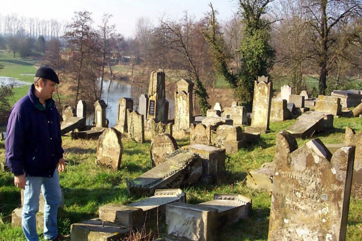 Poland condemns Belarus for vandalism of Polish graves
