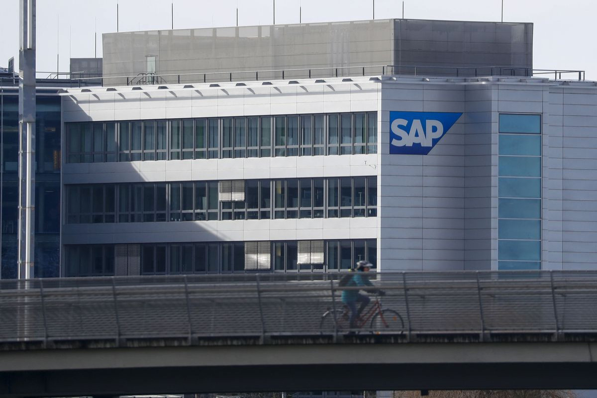 SAP suspends operations in Russia