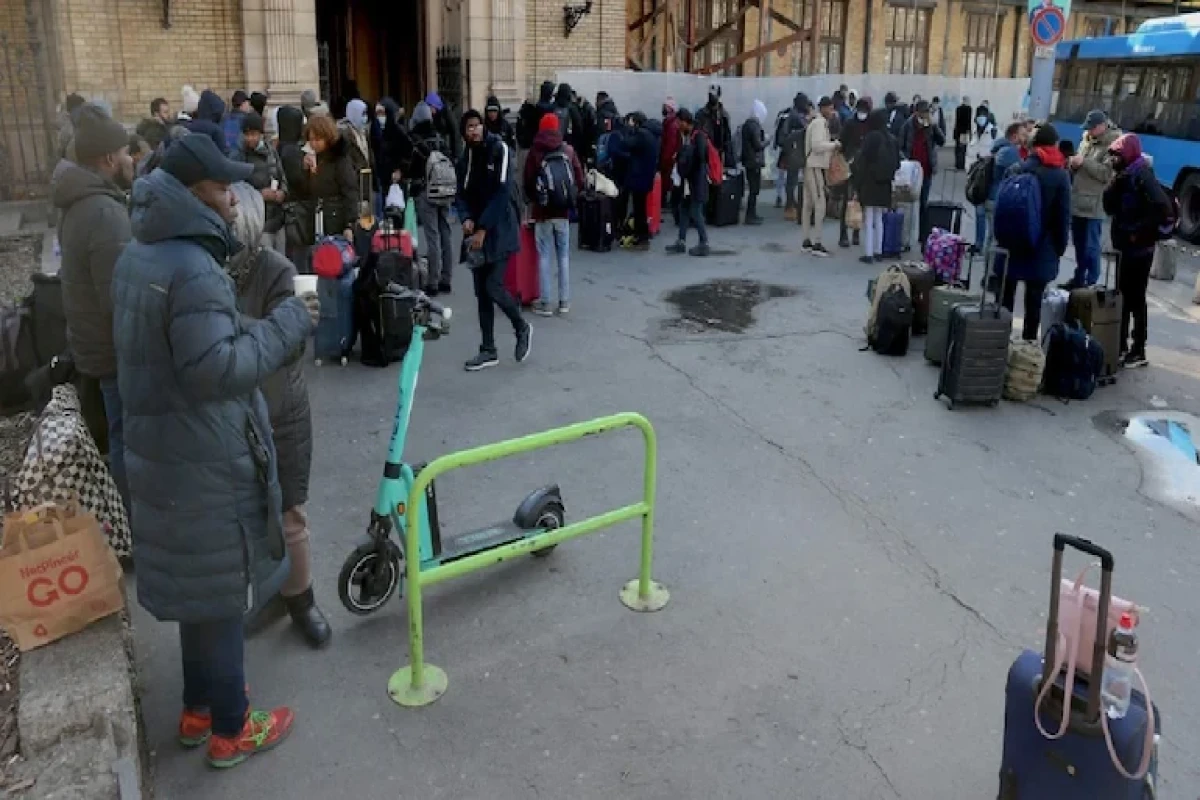 France urges citizens to leave Russia if presence 'not essential'