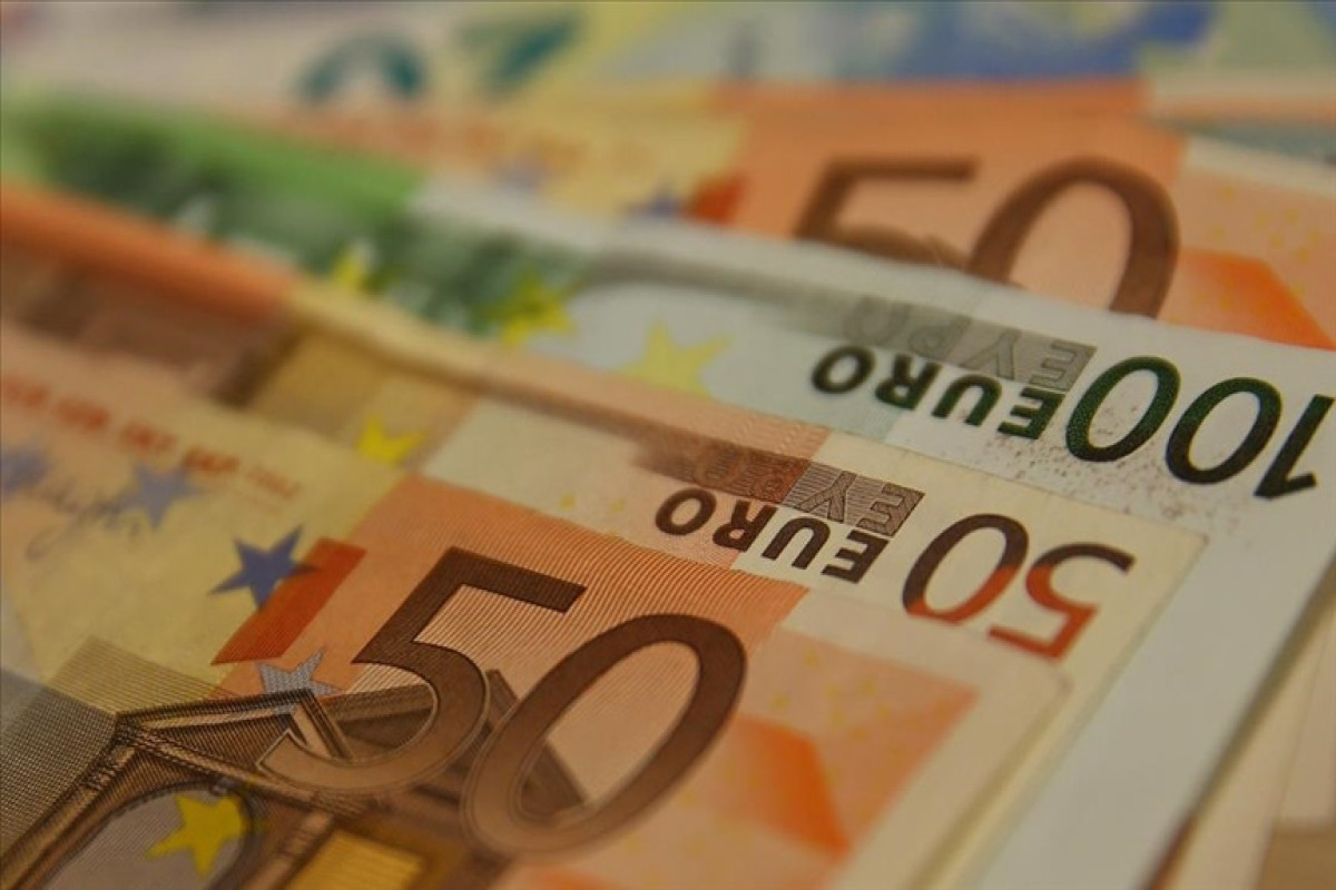 OECD area inflation hits 7.2% in January, highest in 30 years