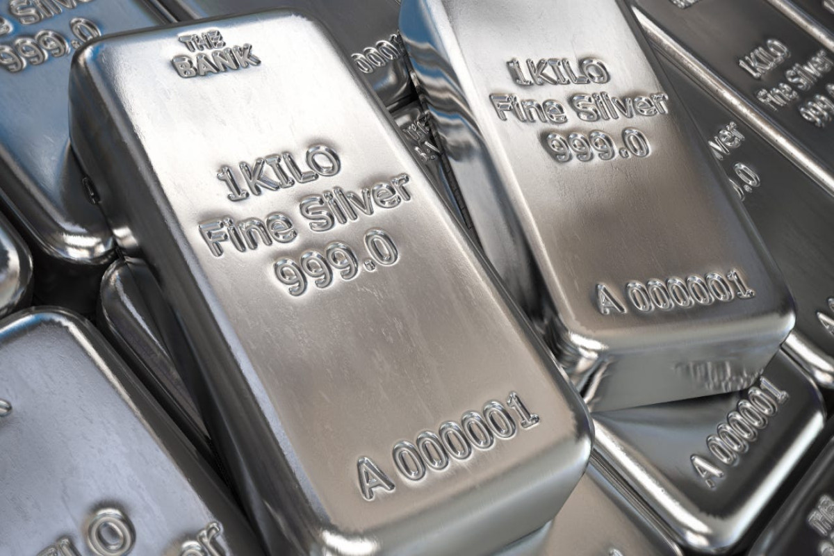Silver jumps to 7-month high on Ukraine crisis
