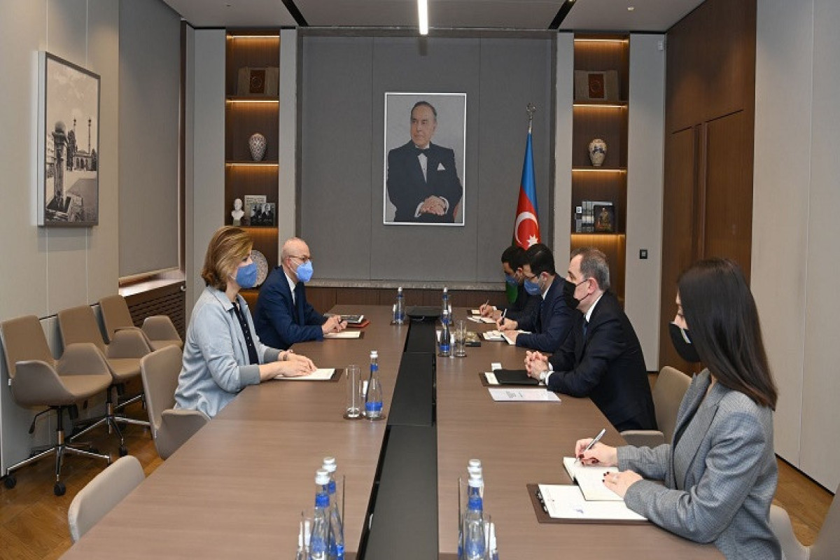 Azerbaijani FM, Executive Director of UNCDF hold meeting