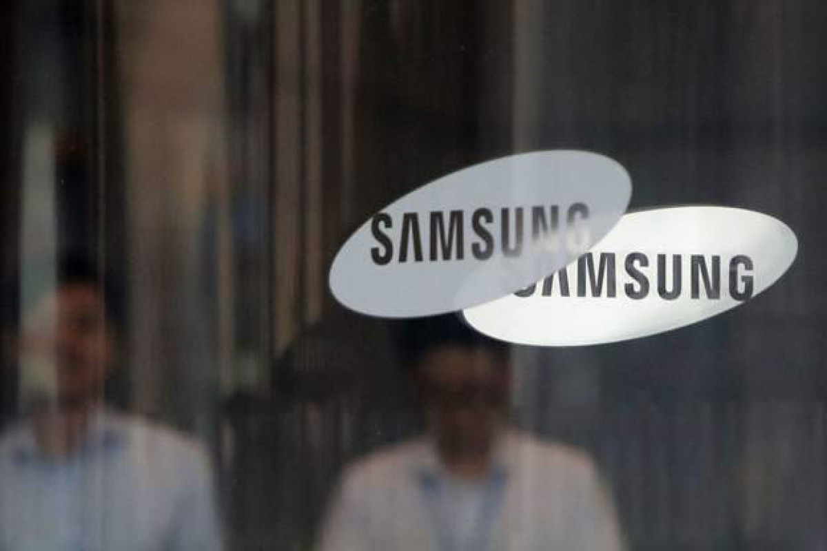 Samsung suspends sales in Russia