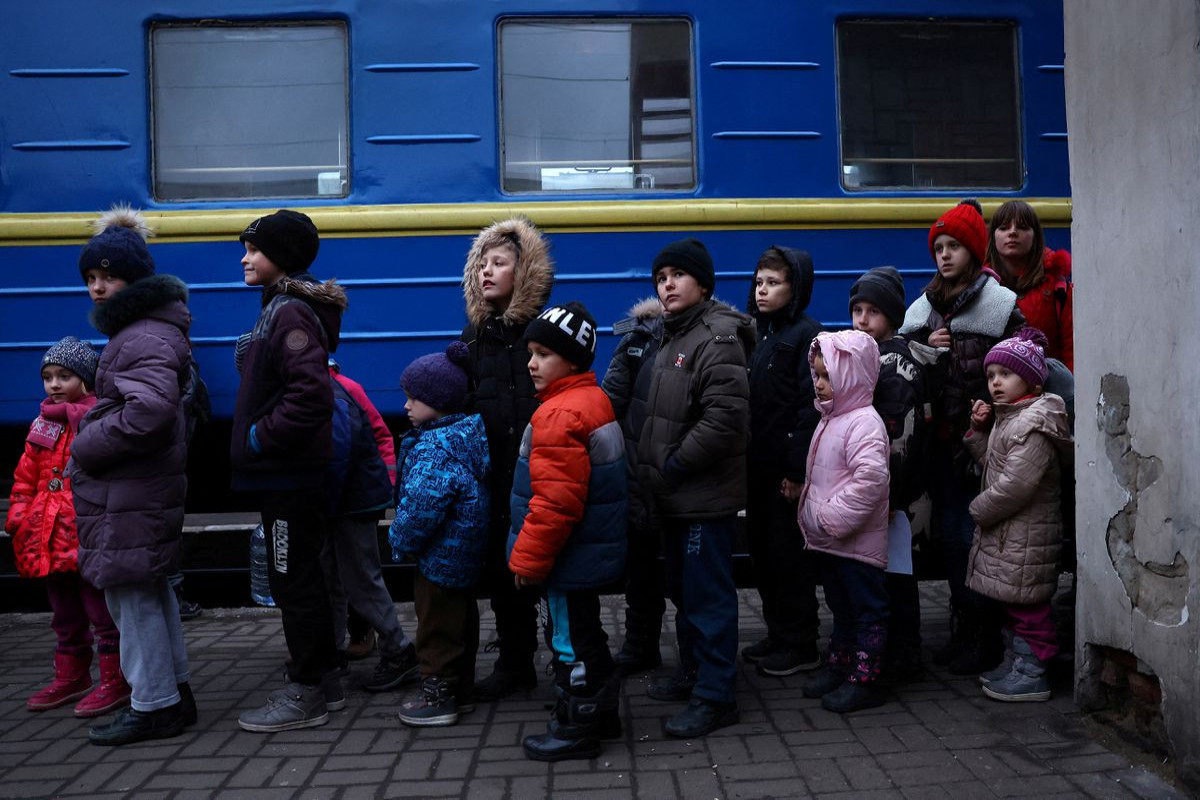 Mayor of Ukraine's Lviv appeals for help with flood of displaced people