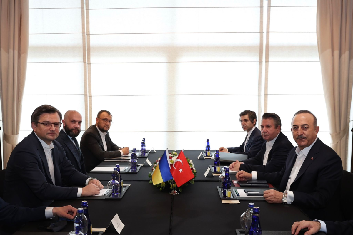 Turkish FM meets with Ukrainian counterpart