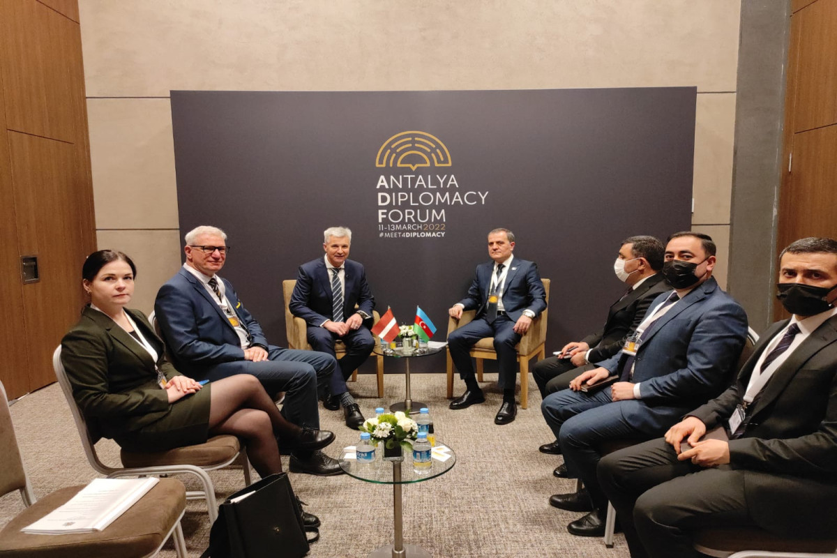 Jeyhun Bayramov meets with Latvian Defense Minister