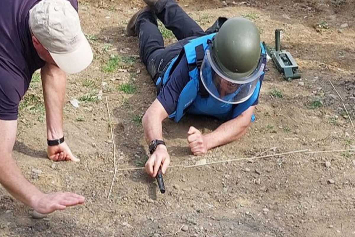 Specialists of British Ministry of Defense hold training for ANAMA staff -PHOTO 