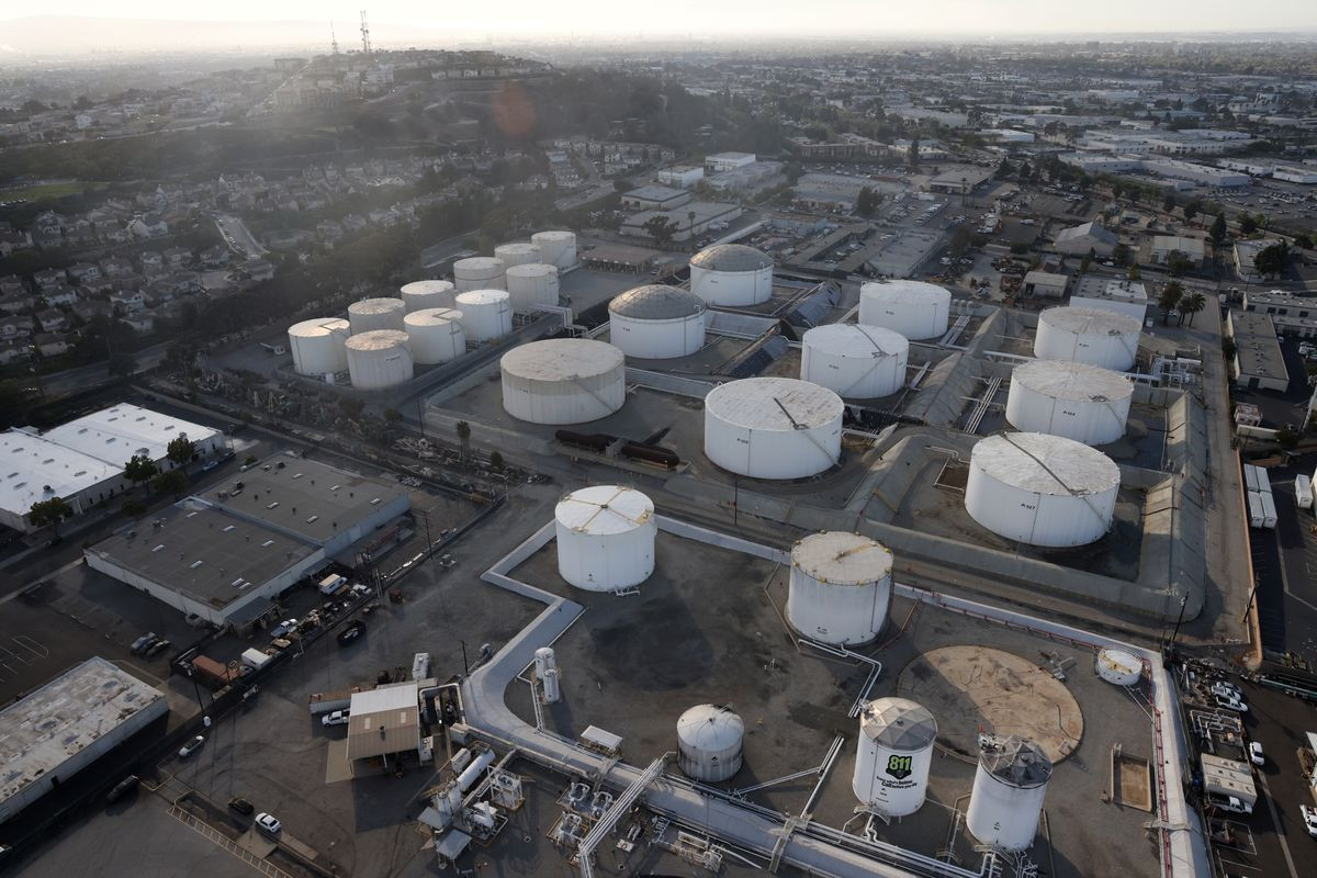 Oil prices climb as Russia-Ukraine ceasefire talks stoke volatile trading1