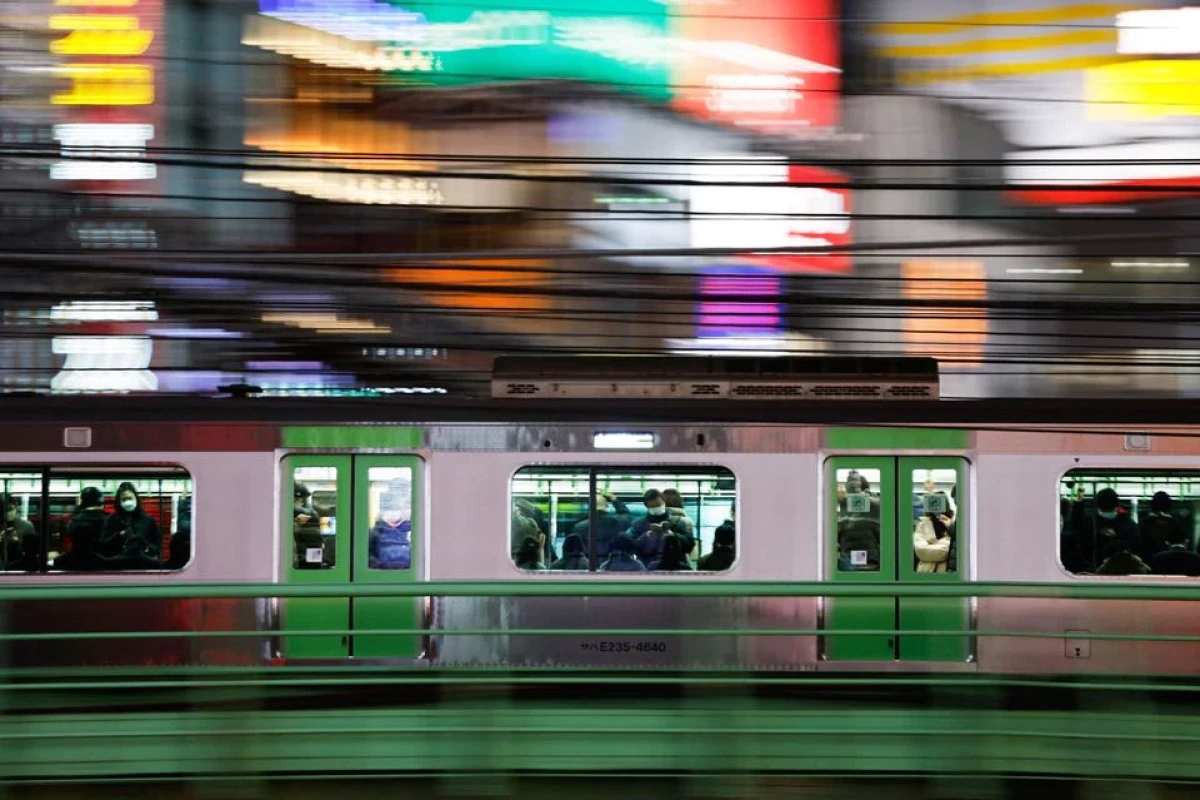 Japan set to remove all COVID restrictions as new infections ebb