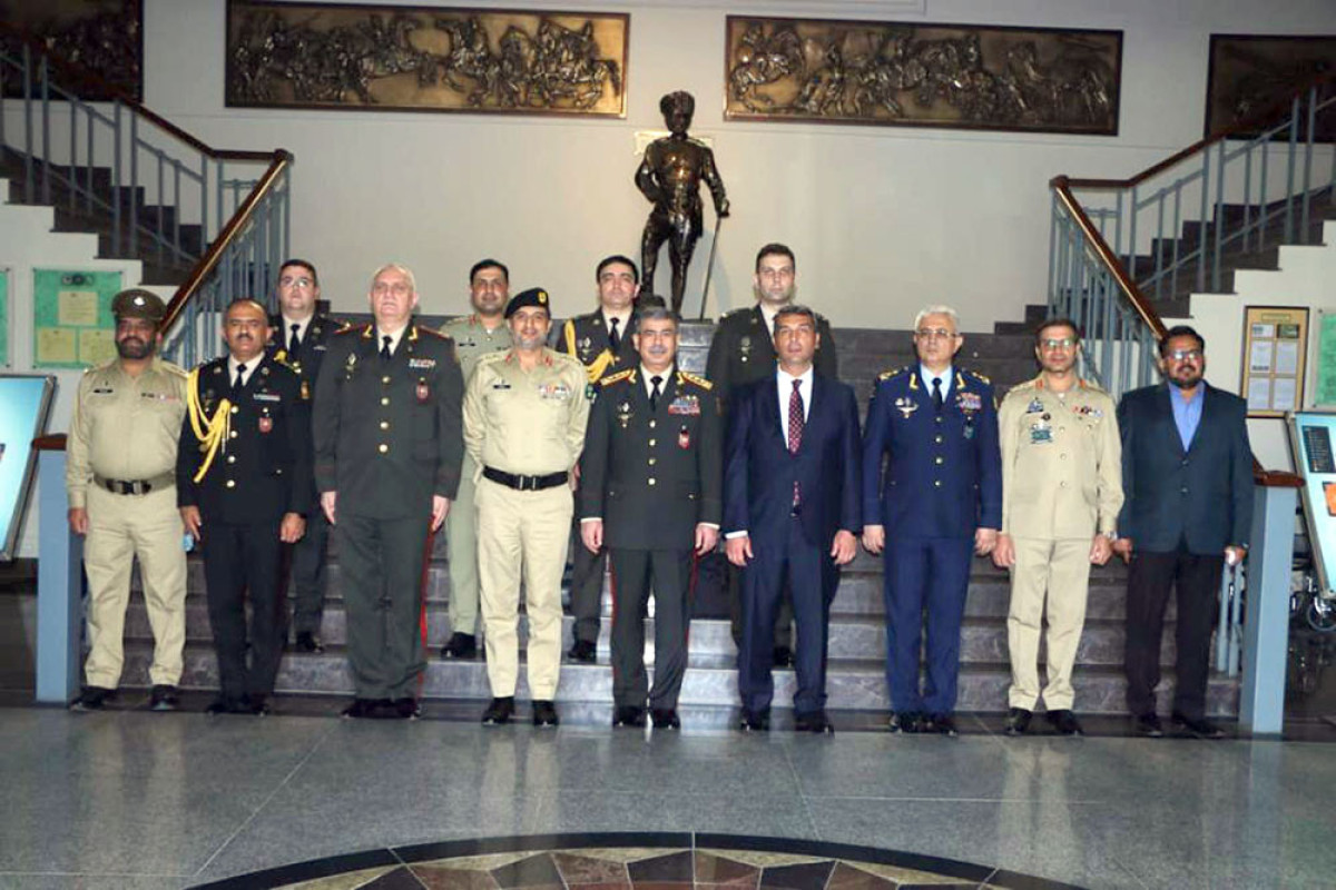 Azerbaijan Defense Minister visited the Pakistan Army Museum