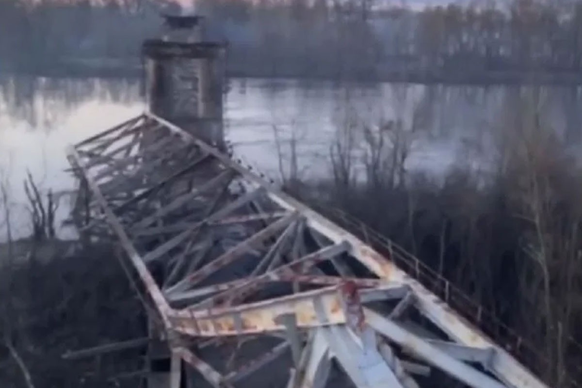 Bridge connecting Chernihiv and Kyiv blown up -VIDEO 