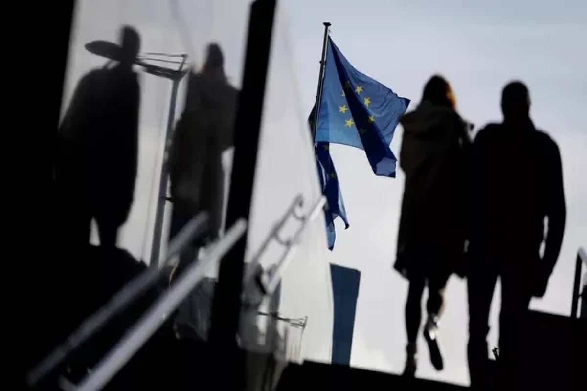 European leaders approve first EU defense strategy