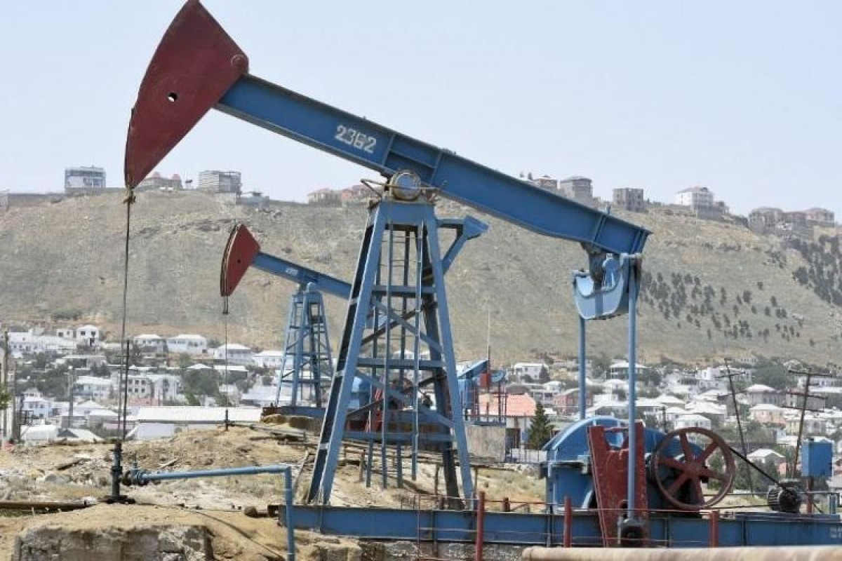 Azerbaijani oil price slightly increases
