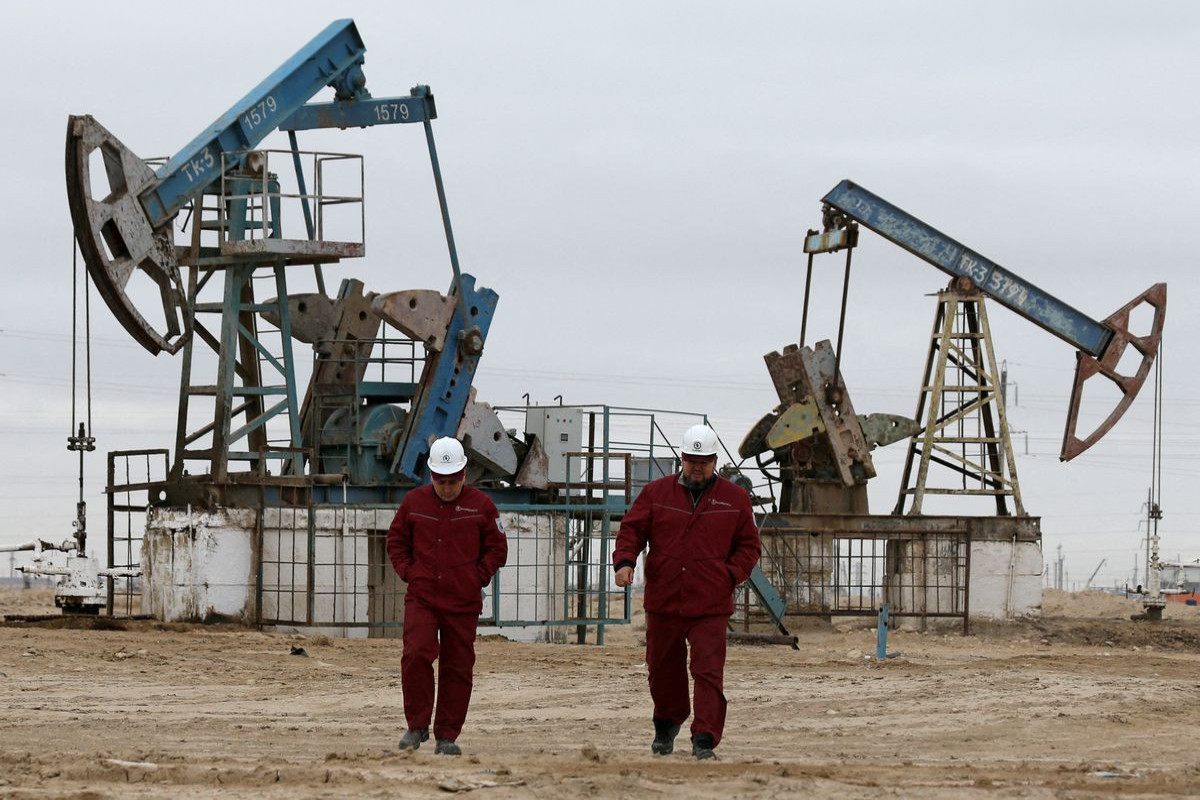 Oil rises on supply tightness despite "constructive" Ukraine-Russia talks