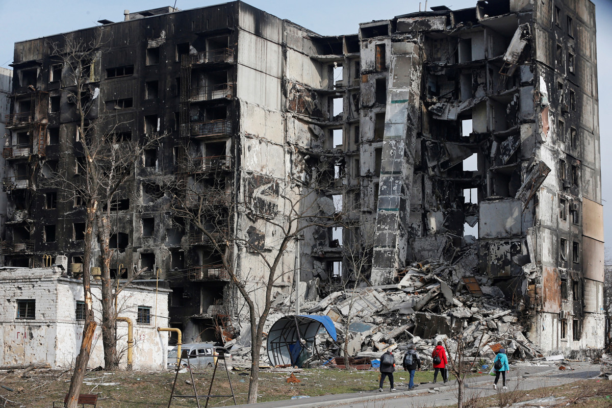 Ukraine officials reach agreement with Russia on evacuation corridor for Mariupol