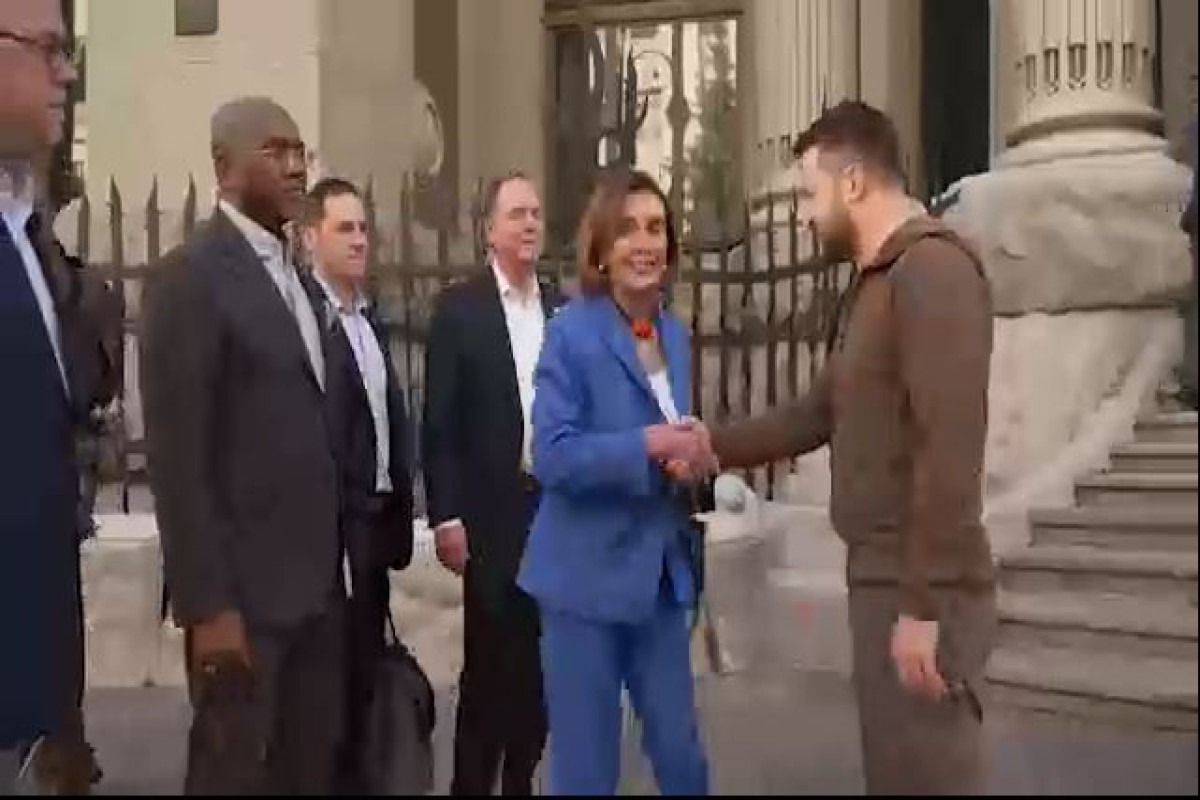 Zelensky meets Nancy Pelosi in Kyiv