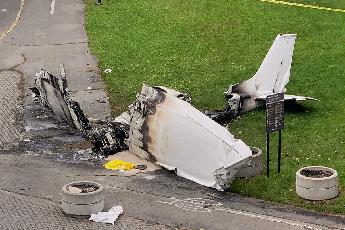 Military plane crash kills 4 in central Canada