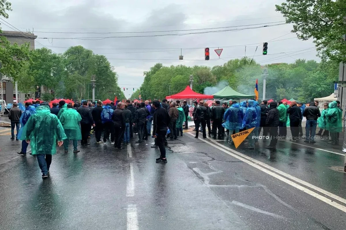 Armenian opposition begun closing the streets in the center of Yerevan