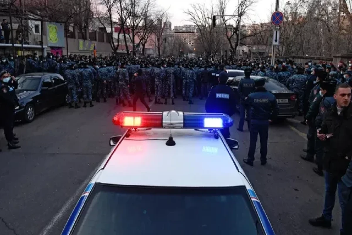 Armenian police arrest 125 protesters as opposition blocking streets in Yerevan
