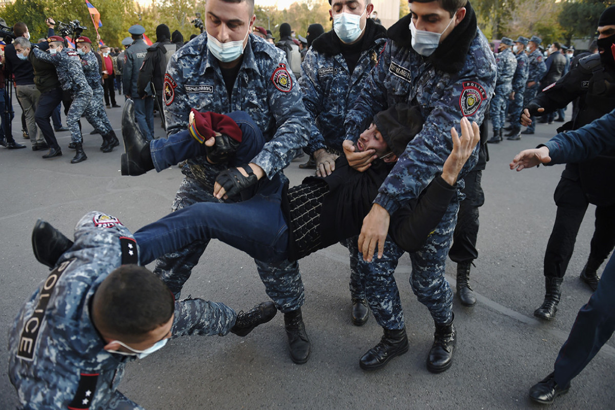 Clash occurs between protesters and police in Yerevan