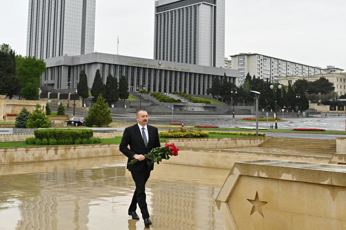 President Ilham Aliyev paid tribute to Azerbaijanis who died for the victory over fascism