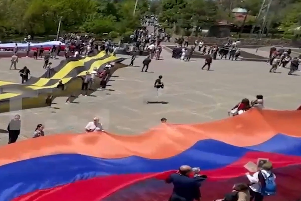 Letter Z written in Yerevan with  "Georgian ribbon" and flag