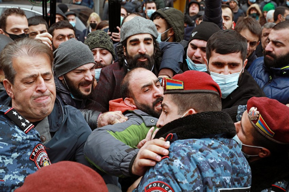 Armenian opposition holding a protest rally in four directions in Yerevan