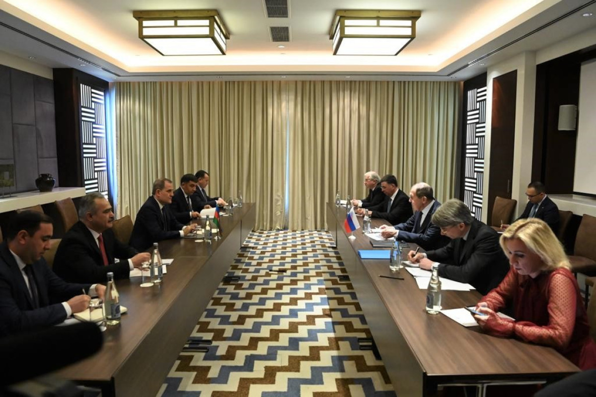 Armenian, Russian FMs meet