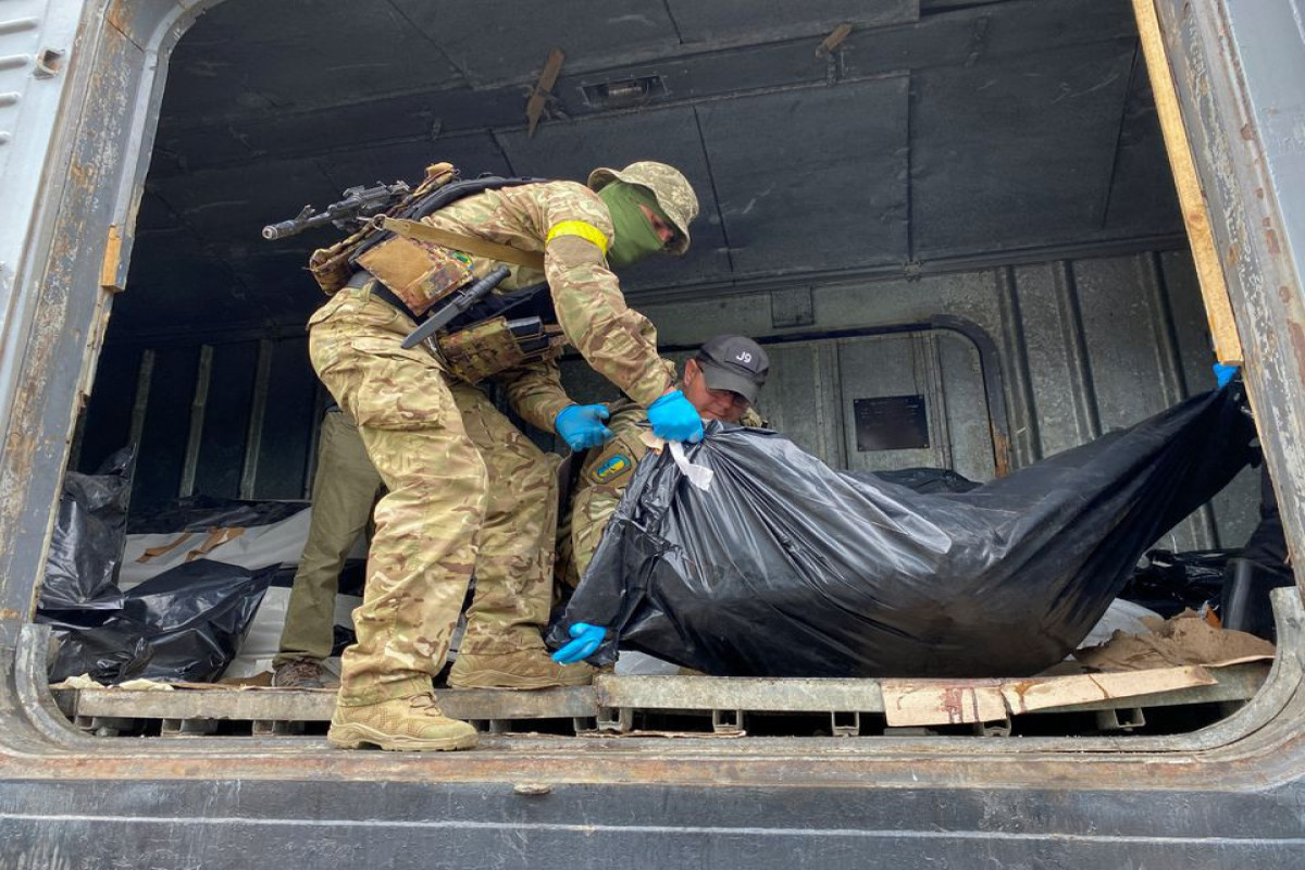 Ukraine gathers Russian dead in chilled train for prisoner exchange-PHOTO 