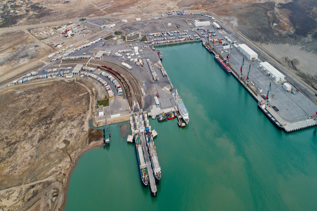 First block train cargoes sent from China to Finland moor Baku