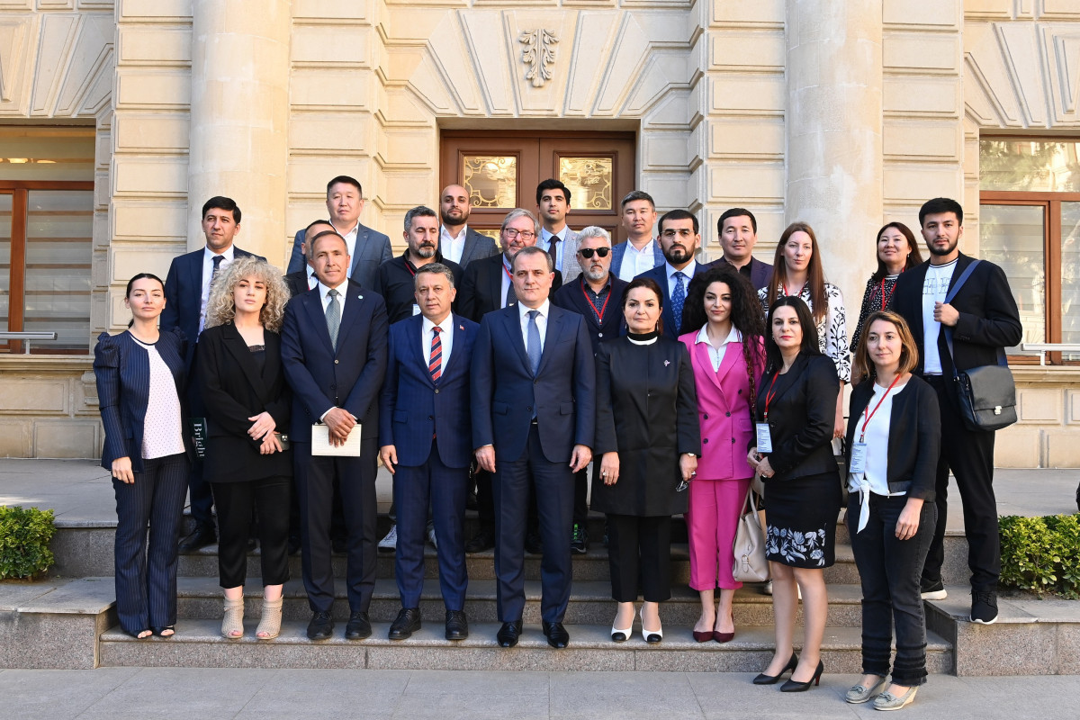 Azerbaijani FM meets with participants of Azerbaijani-European Media Forum