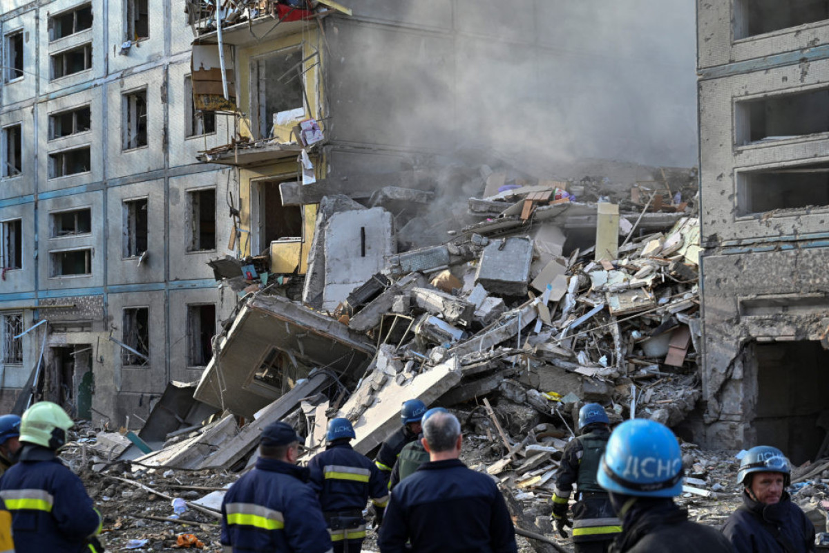 Russian missiles hit apartments in Ukraine, killing one