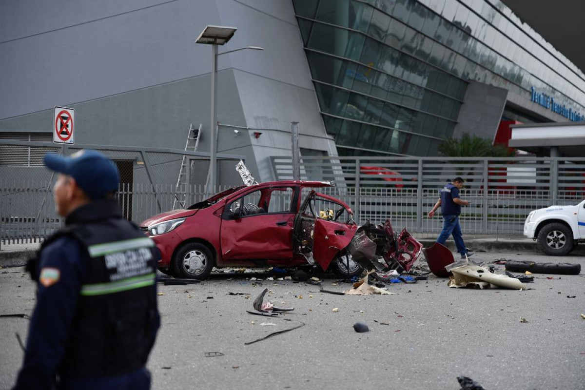 Two Ecuadorean police killed in nine attacks during prisoner transfers