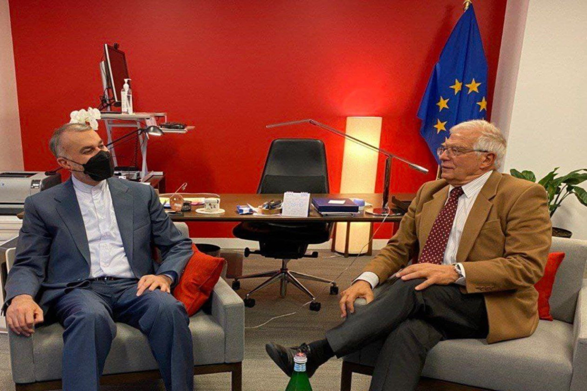Iranian, EU top diplomats discuss renewal of Iran nuclear deal