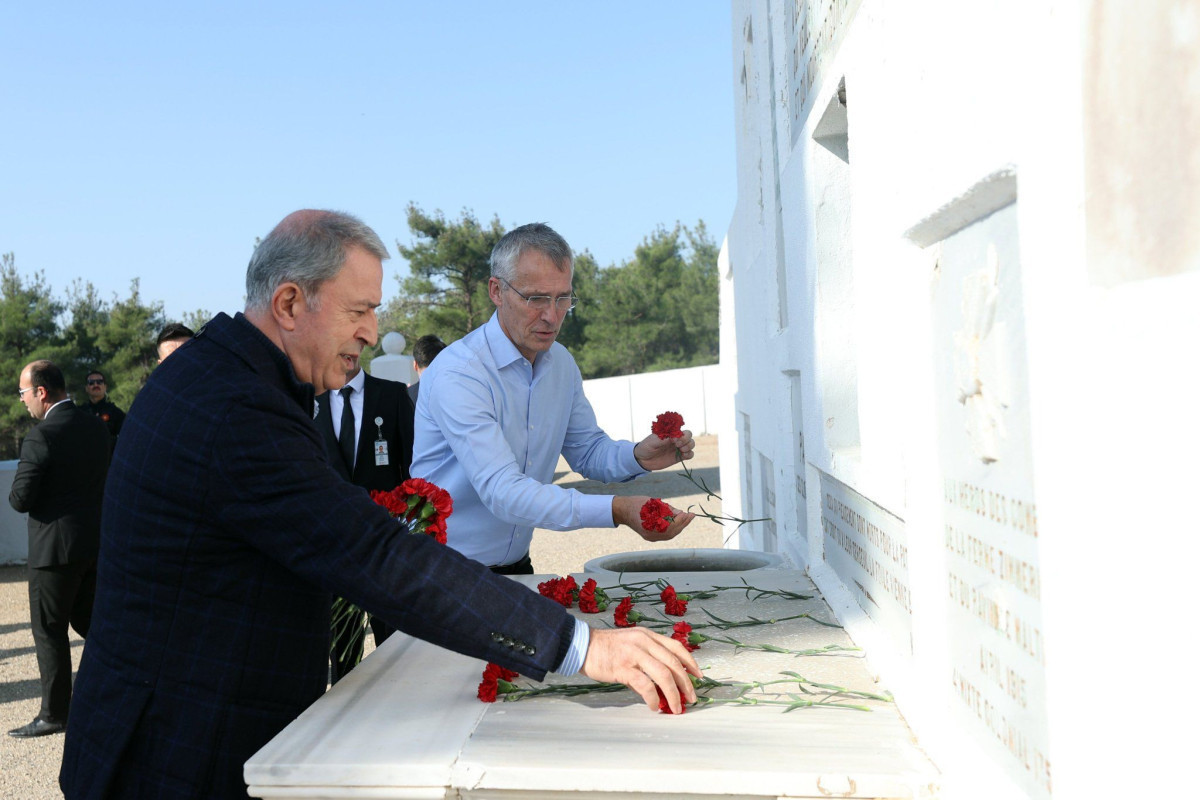 Turkish National Defense Minister Hulusi Akar and NATO Secretary-General Jens Stoltenberg have visited Canakkale Martyrs' Memorial in Gelibolu