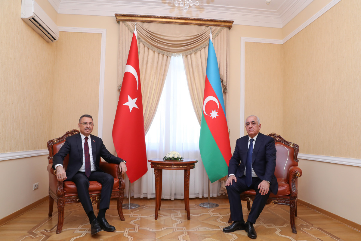 Azerbaijani-Turkish Intergovernmental Commission holds meeting, signs documents