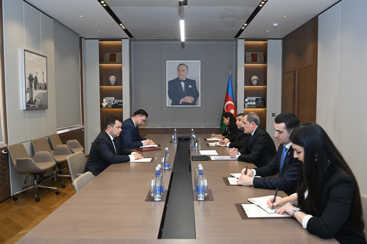 Azerbaijani FM accepts copy of credentials of Moldovan Ambassador