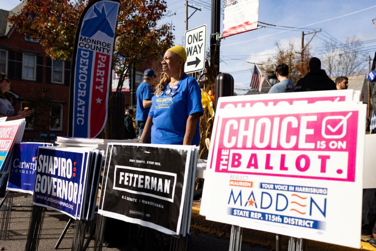 Obama warns of 'dangerous' U.S. political climate ahead of midterms