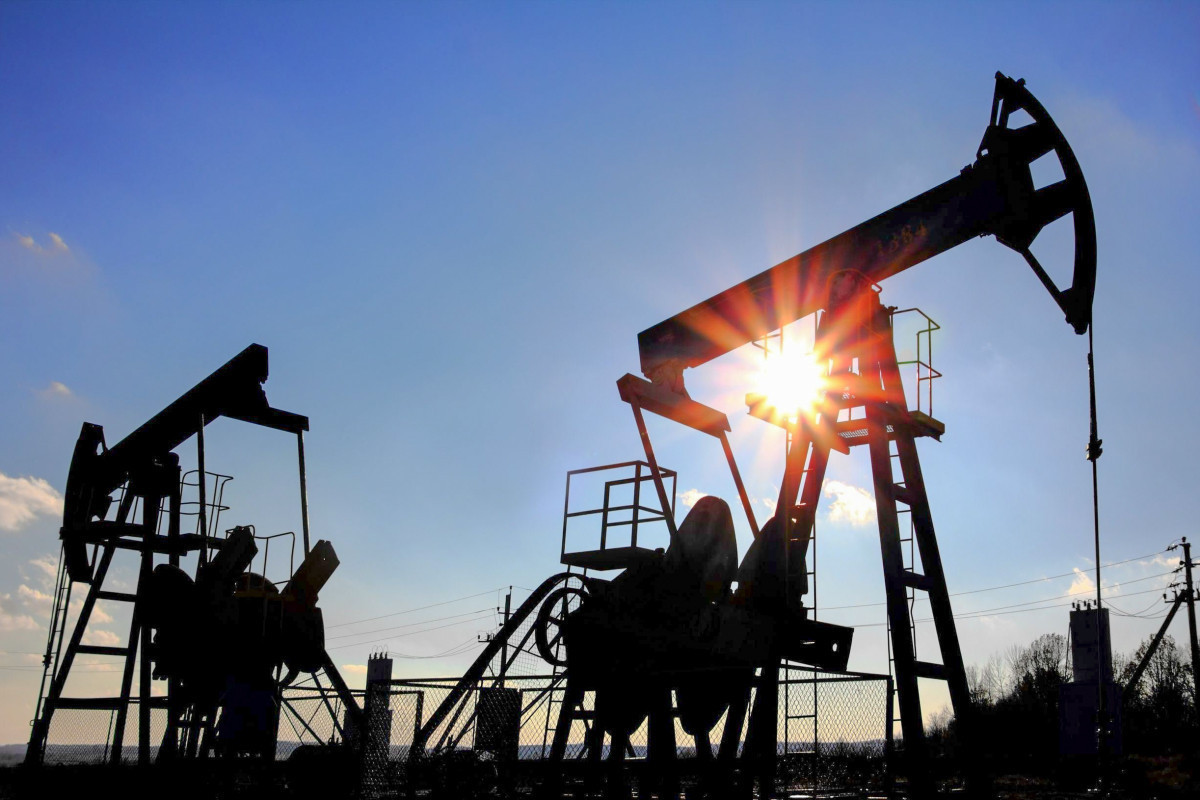 Azerbaijani oil price increases by more than USD 2