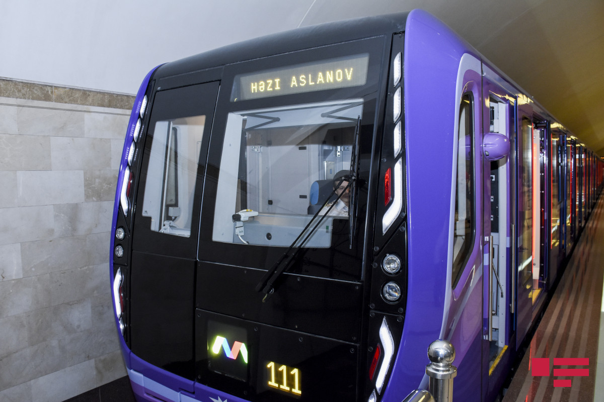 President Ilham Aliyev awards employees of Baku Metro