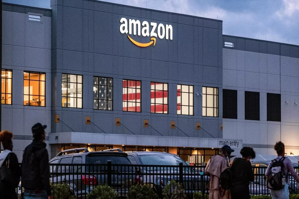 Amazon plans to lay off 10,000 corporate and technology workers this week