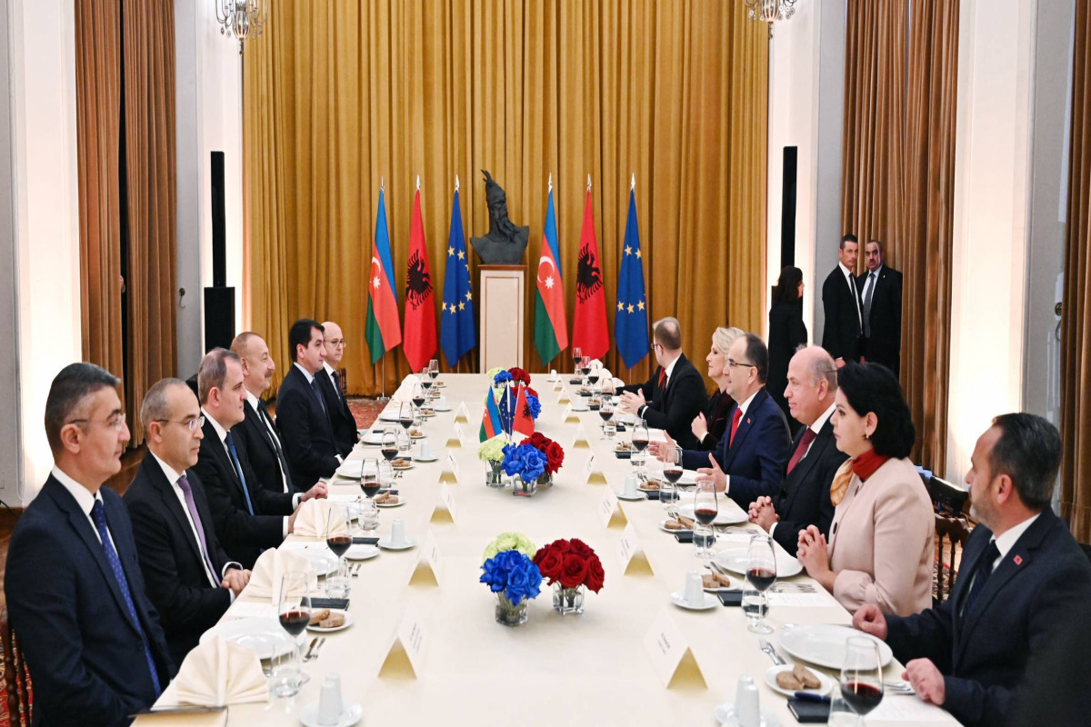 Presidents of Azerbaijan and Albania hold expanded meeting during official lunch
