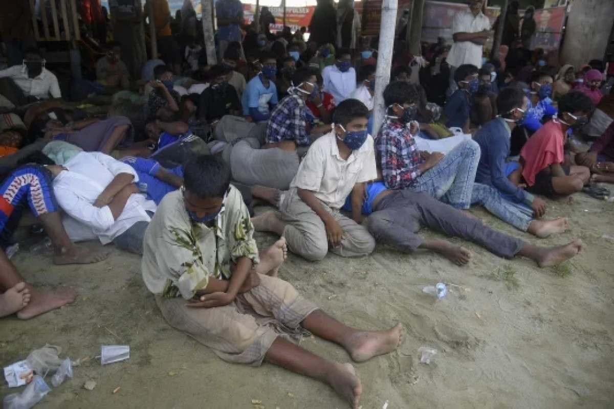 Boats carrying more than 200 Rohingya refugees land in Indonesia