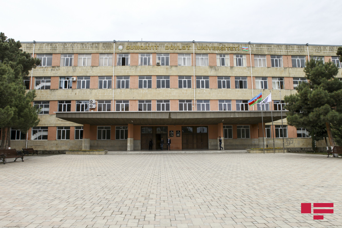 Azerbaijani President awards a group of employees of Sumgayit State University "Taraqqi" medal