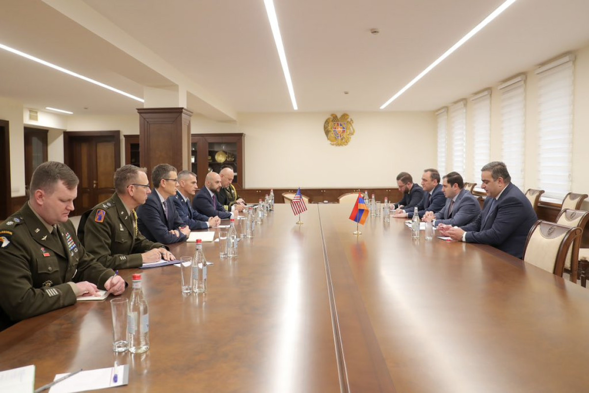Armenian Defense Minister meets with General of US European Command