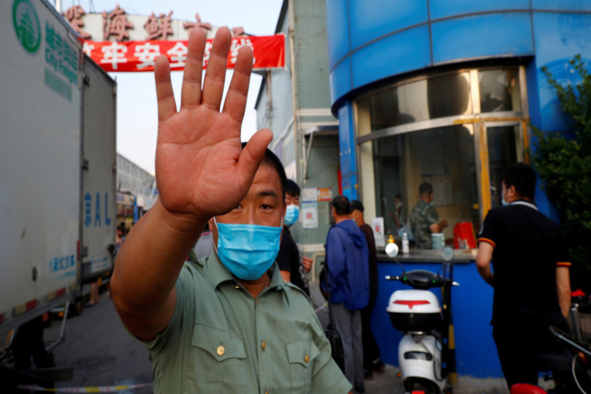 Beijing shuts parks, museums as China's COVID cases rise