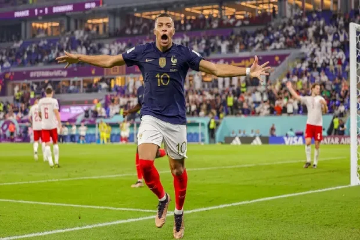 France is the first team to reach the 1/8 finals of the World Cup